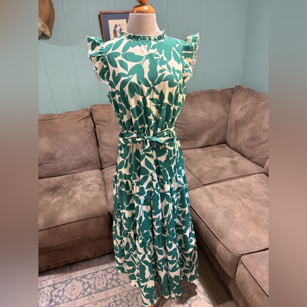 SHEIN Green and Cream Leaf Print Midi Dress